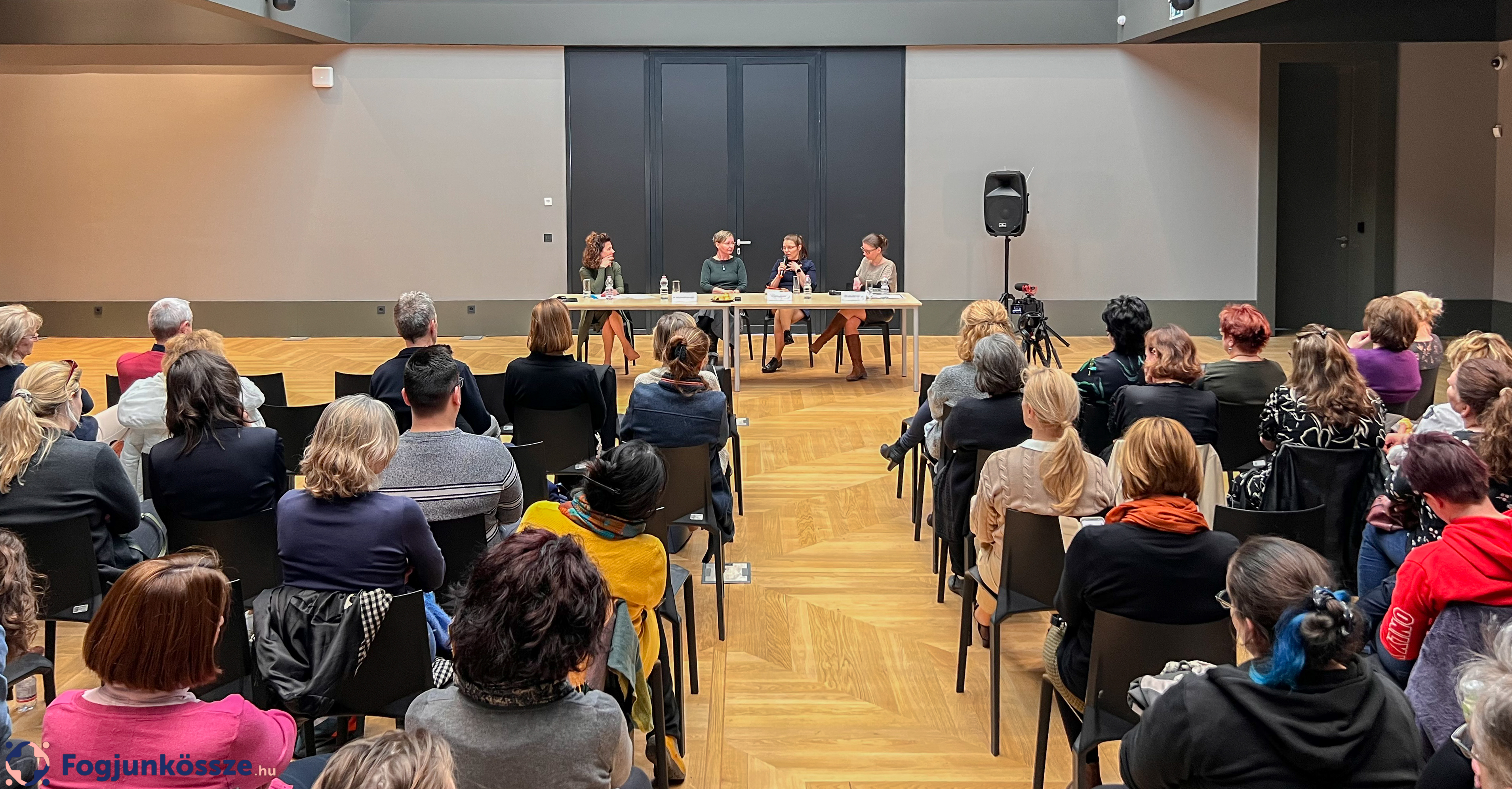 Méltóságterápia címmel szakmai fórumot tartottunk