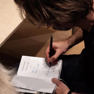 Könyvekkel a mentális egészségért III. - Beszélgetés Grecsó Krisztiánnal