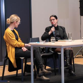 Kép a "Könyvekkel a mentális egészségért" nevet viselő programunkról, Szentesi Évával