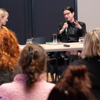 Kép a "Könyvekkel a mentális egészségért" nevet viselő programunkról, Szentesi Évával