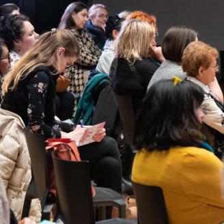 Kép a "Könyvekkel a mentális egészségért" nevet viselő programunkról, Szentesi Évával