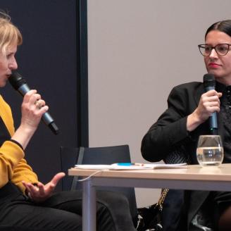 Kép a "Könyvekkel a mentális egészségért" nevet viselő programunkról, Szentesi Évával