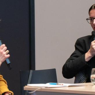 Kép a "Könyvekkel a mentális egészségért" nevet viselő programunkról, Szentesi Évával