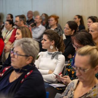 Képernyők vonzásában konferencia