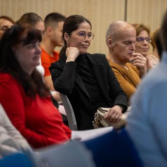 Képernyők vonzásában konferencia