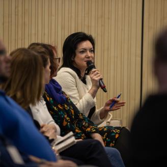 Képernyők vonzásában konferencia