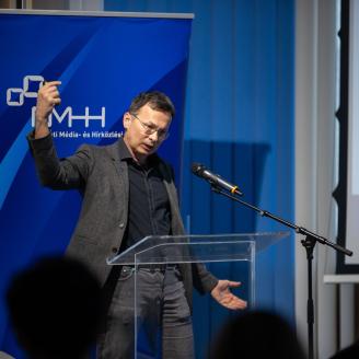 Képernyők vonzásában konferencia