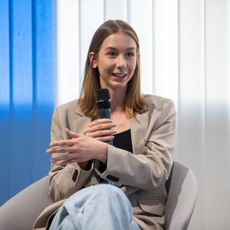 Képernyők vonzásában konferencia