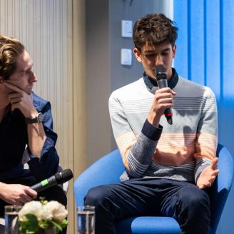 Képernyők vonzásában konferencia