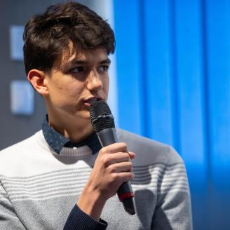 Képernyők vonzásában konferencia