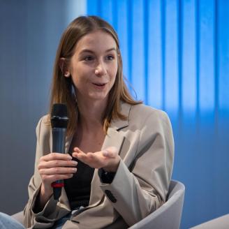 Képernyők vonzásában konferencia