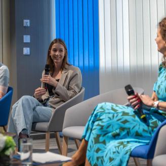 Képernyők vonzásában konferencia