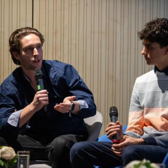 Képernyők vonzásában konferencia