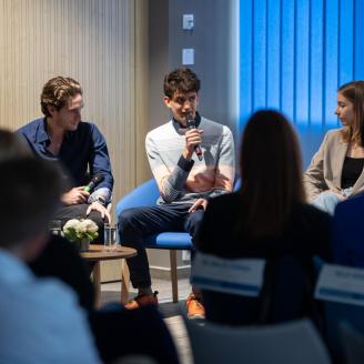 Képernyők vonzásában konferencia