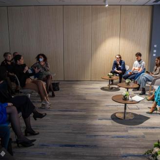 Képernyők vonzásában konferencia