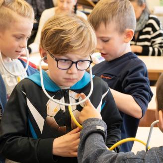 ViDRa doktor a a csomádi Esztergály Mihály Általános Iskolában