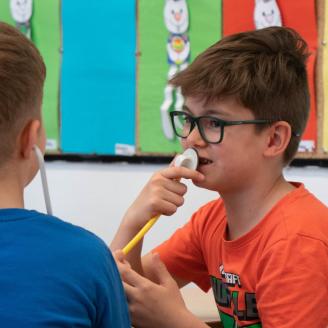 ViDRa doktor a a csomádi Esztergály Mihály Általános Iskolában