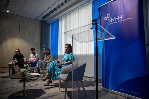 Képernyők vonzásában konferencia